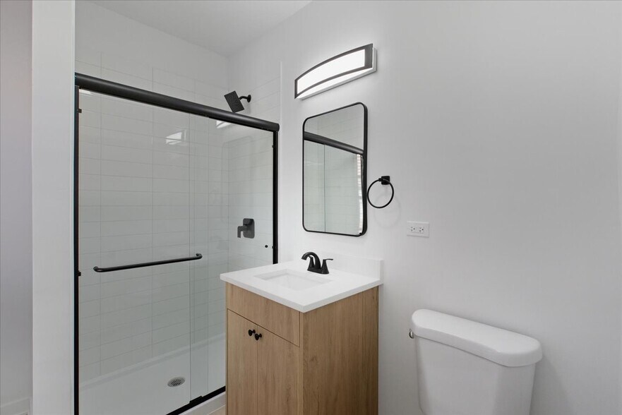 Building Photo - 6969 N Bell Ave