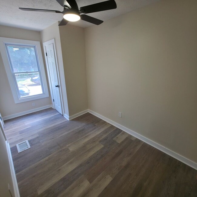 Building Photo - Single Family Ranch 2 beds 1 bath FOR RENT!