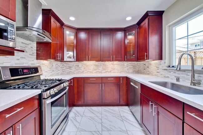 Building Photo - Turnkey Home with Natural Light & Upgrades...