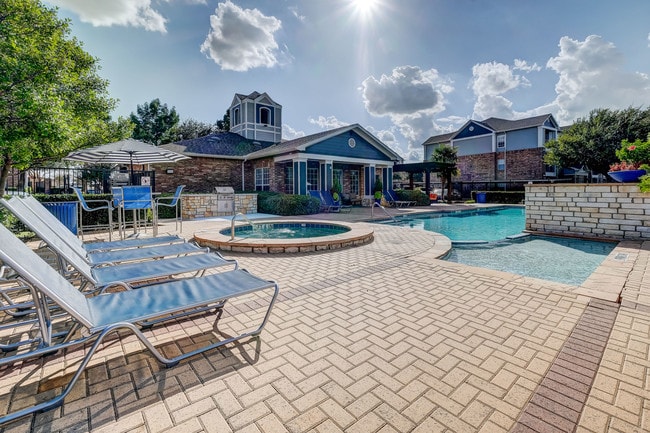 Stunning Pool with Hot Tub - Parkways on Prairie Creek
