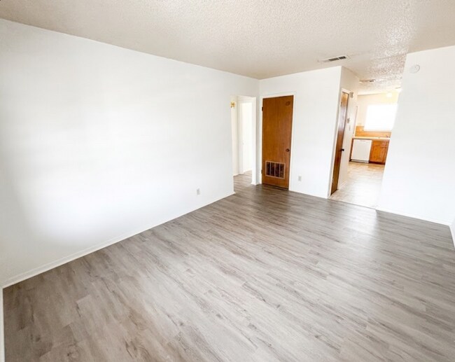 Building Photo - 1315 Quail Cir