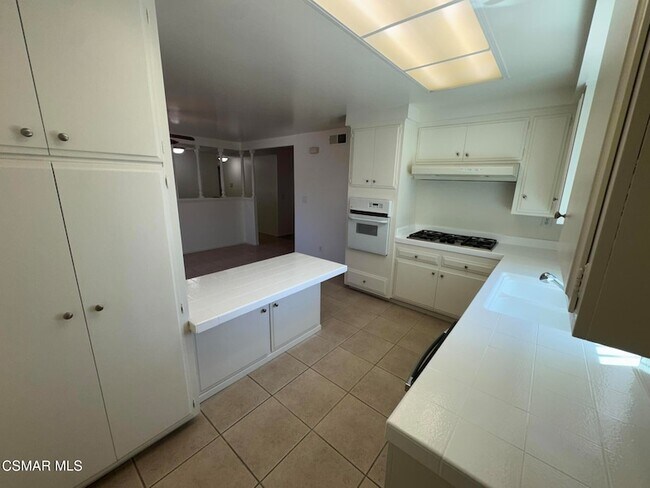 Building Photo - 1532 Downing St