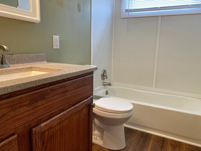 Building Photo - 120 Glass St