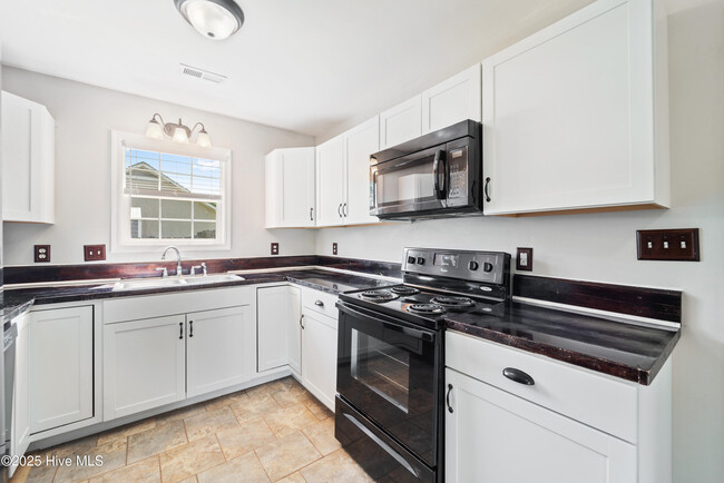 Building Photo - 443 Dion Dr