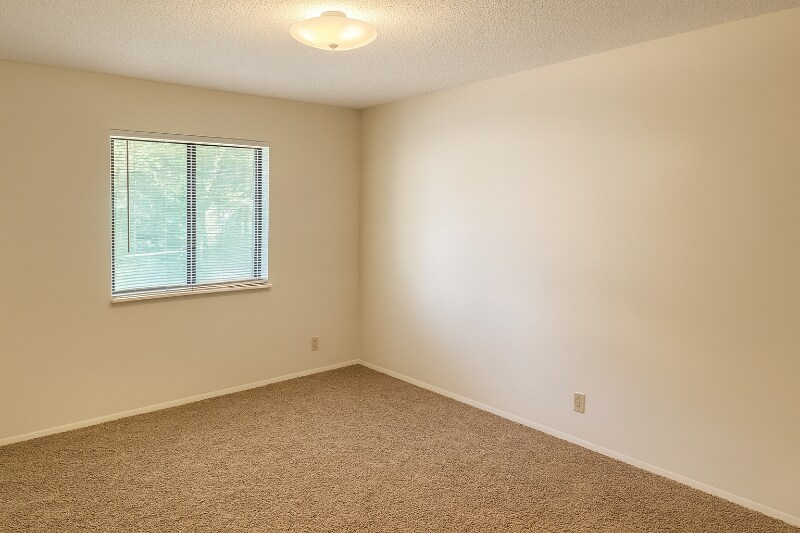 Building Photo - 648 Cumberland Dr