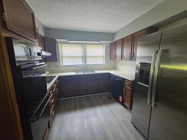 Building Photo - 3334 Nevius Dr