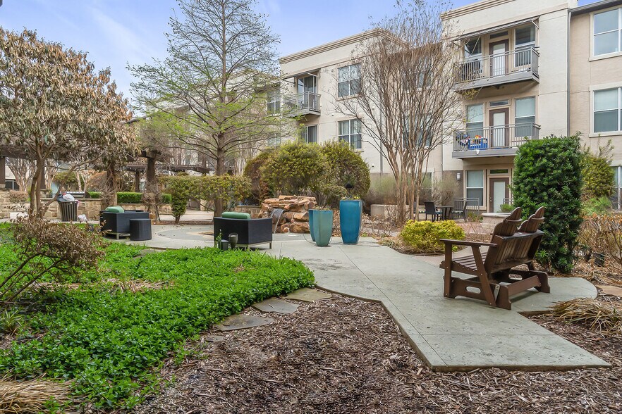 Building Photo - 13005 Meandering Way