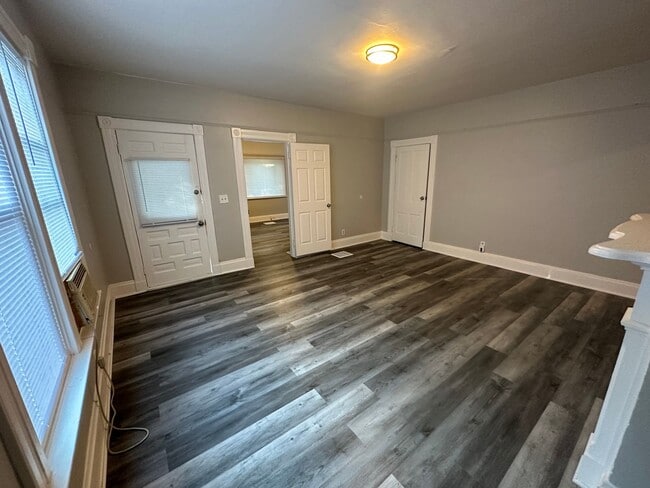 Building Photo - 168 Meridian St