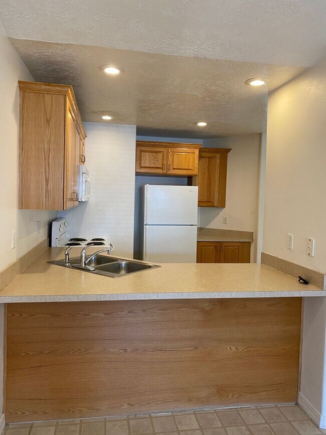 Building Photo - 2 Bed, 1 Bath Rocky Mountain Townhome w/ Garage & In-Unit Laundry