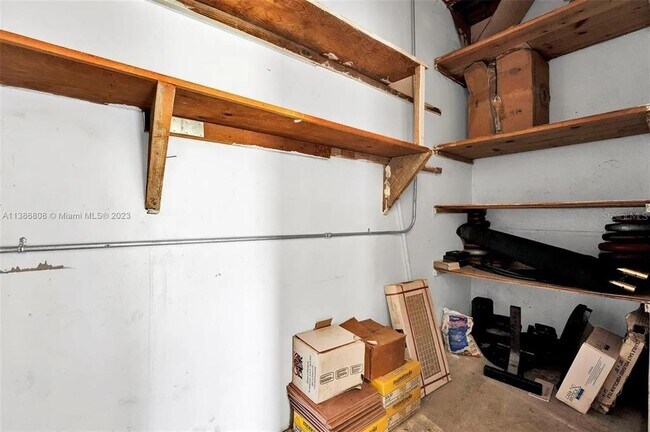 Building Photo - 437 Swan Ave