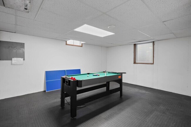 Building Photo - 1140 Romin Rd
