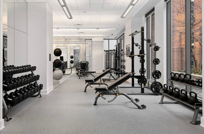 Building Photo - 845 N State St