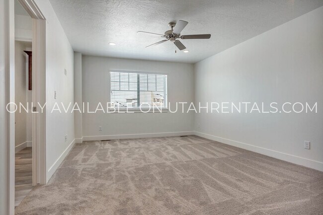 Building Photo - 1692 Aspen Loop