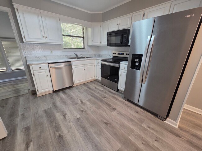 Building Photo - Charming 3-Bedroom Home Near the Interstate