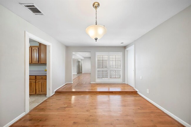 Building Photo - 7710 Antoine Dr