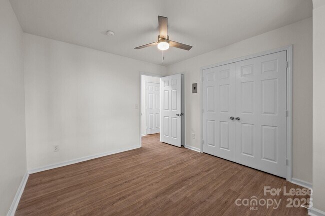 Building Photo - 6203 Rosecroft Dr