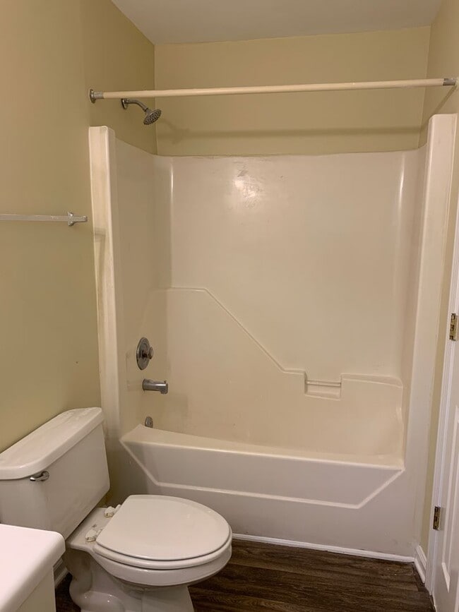Building Photo - 3 Bedroom 2 Bath One Story House on Charte...