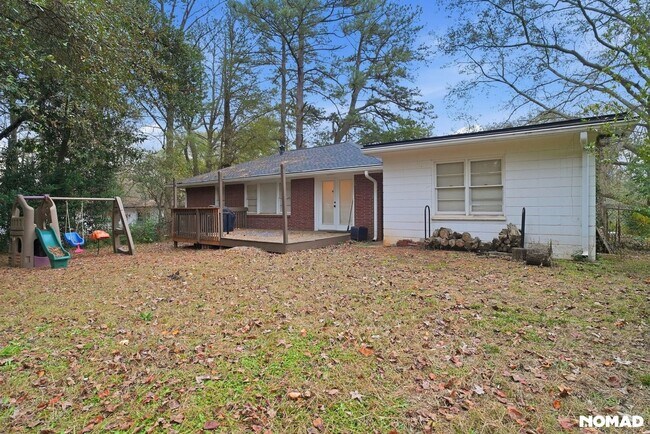 Building Photo - 2644 Pineland Ave