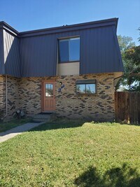 Building Photo - 138 N Willow St