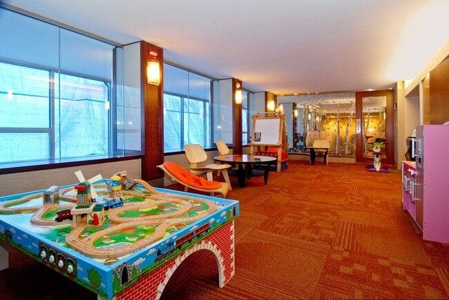 Building Photo - 400 E Randolph St