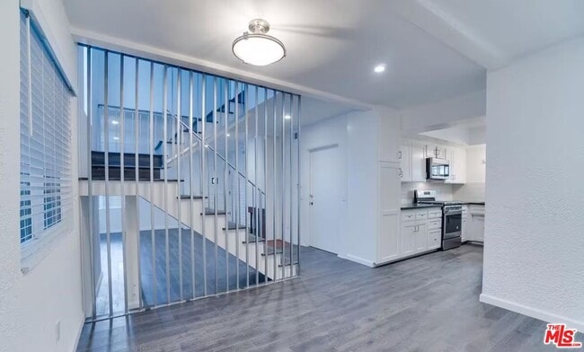 Building Photo - 16 Reef St