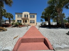 Building Photo - 404 Armada Rd S