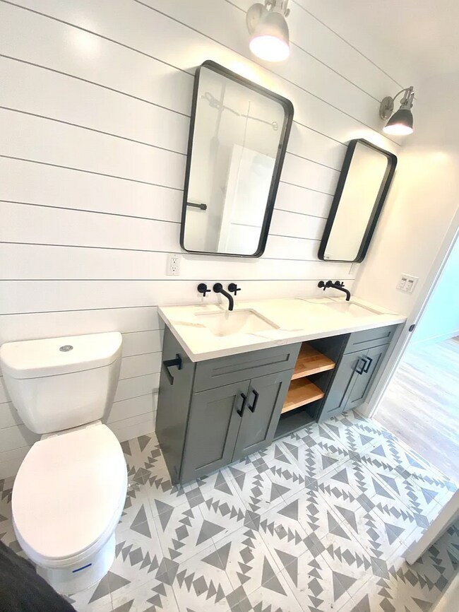 Building Photo - 13053 Venice Blvd