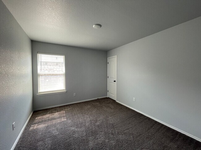 Building Photo - 808 Hickok Dr