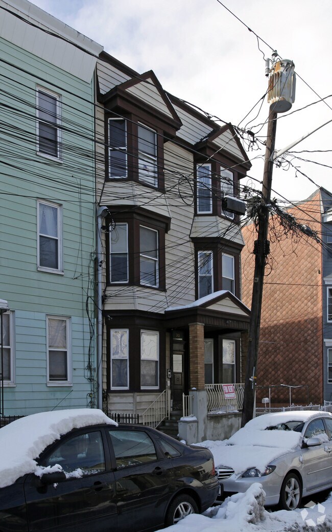 Building Photo - 39 Thorne St