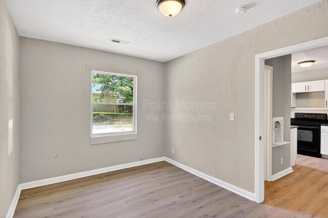 Building Photo - 437 Carver Ln