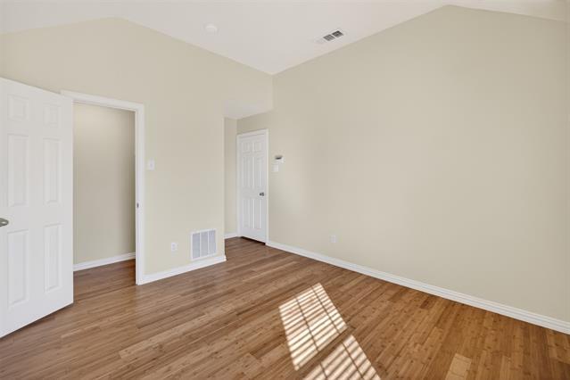 Building Photo - 2616 Cove Dr