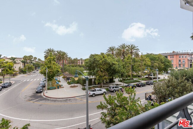 Building Photo - 13045 Pacific Promenade