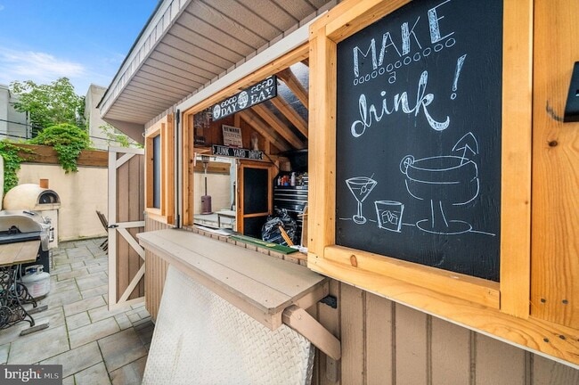 Building Photo - 1520-1522 Dorrance St