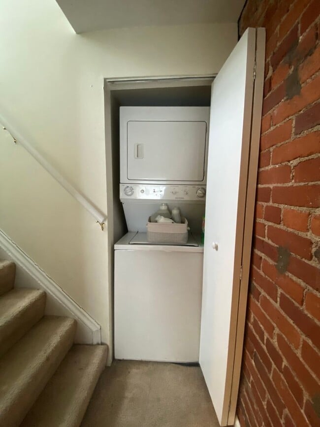 Building Photo - 2 BEDROOM IN THE SOUTHSIDE SLOPES- Available August 5!