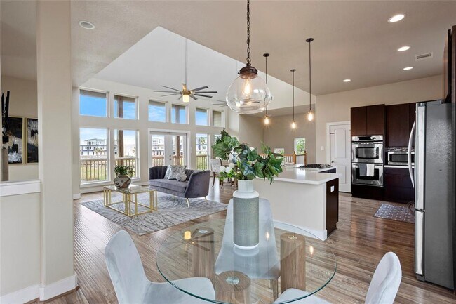Building Photo - 4525 Beacon Hill Dr