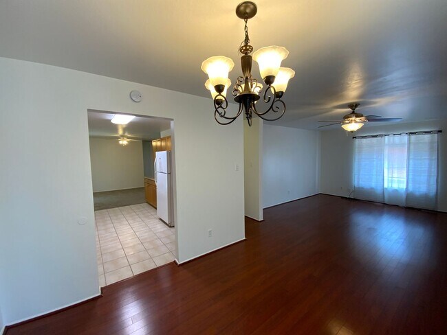 Building Photo - 3 Bedroom Single Story Available Near Coma...