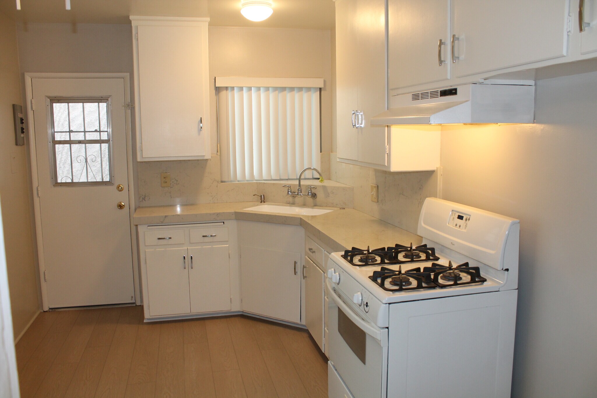 Building Photo - 445 E Providencia Ave