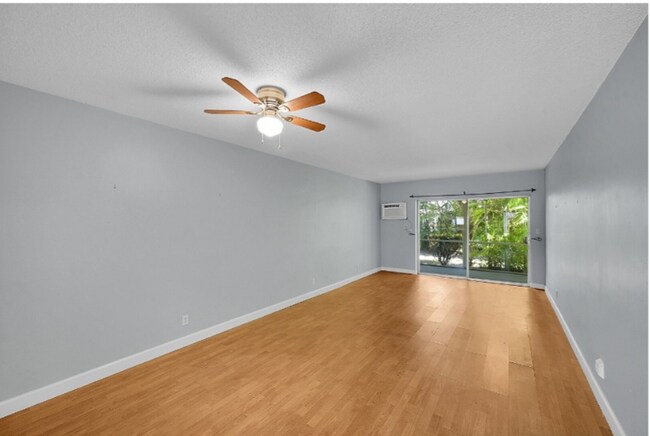 Building Photo - 2115 NE 42nd Ct