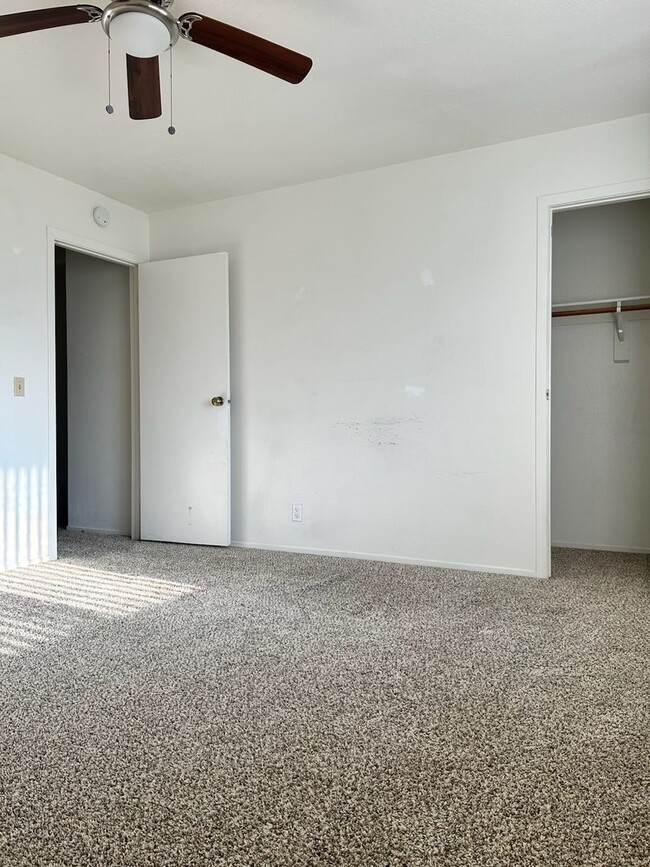 Building Photo - 1017 W Perdew Ave