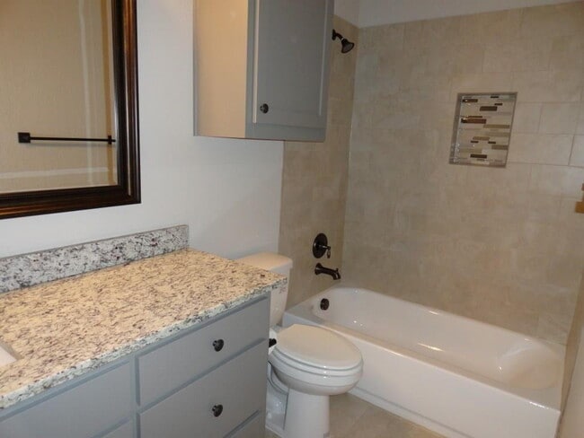 Building Photo - 309 Peachtree Ln