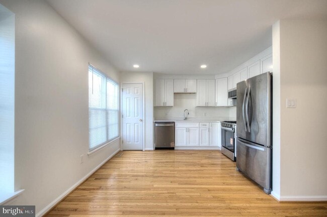 Building Photo - 18 Alexandra Ct