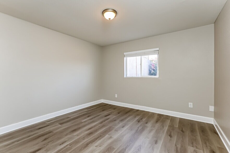 Building Photo - 4327 E Contessa St