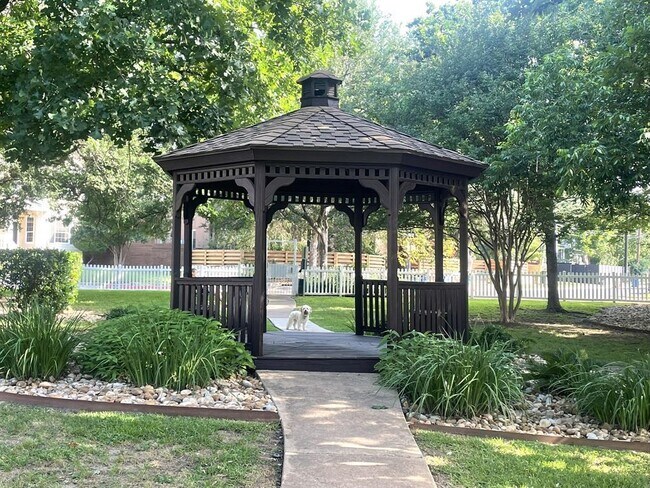 Building Photo - 2721 Kinney Oaks Ct