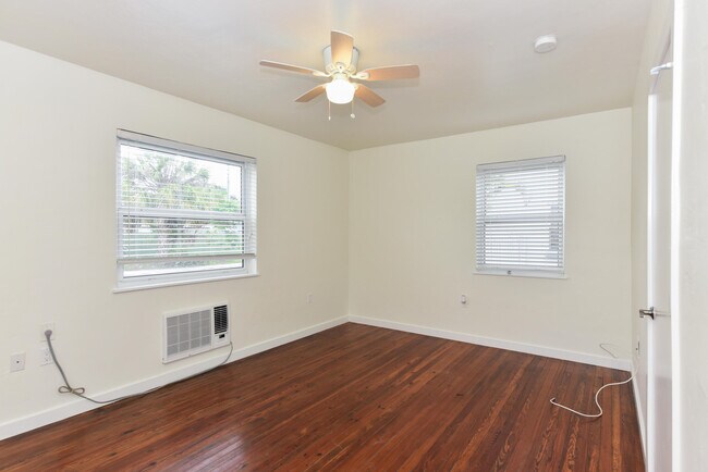 Building Photo - 717 2nd Ave S