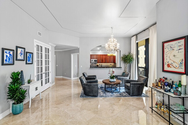 Building Photo - 701 S Olive Ave