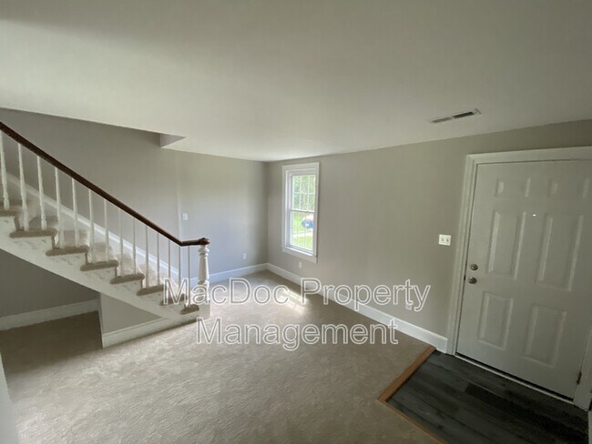 Building Photo - 210 Milford St