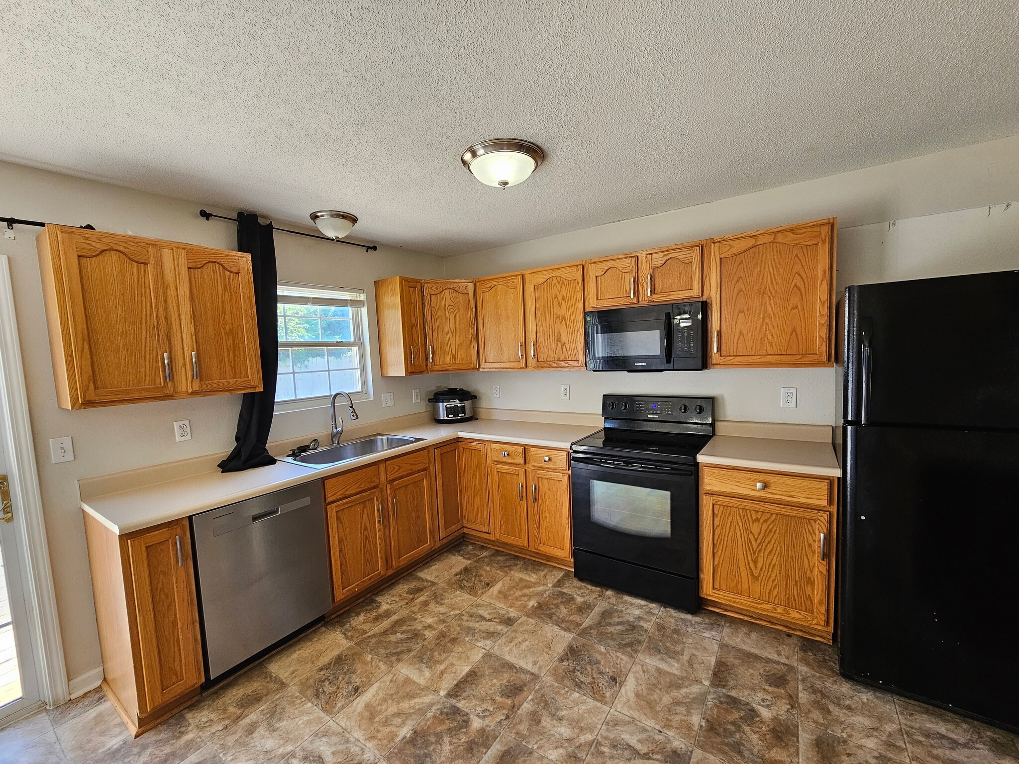 Building Photo - 127 Bayfield Dr