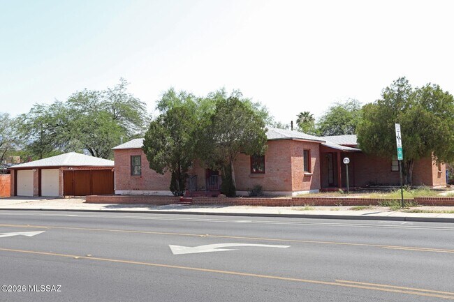 Building Photo - 1202 N Tucson Blvd