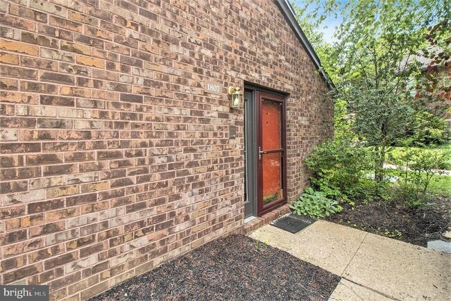 Building Photo - 1807 Mountainview Dr