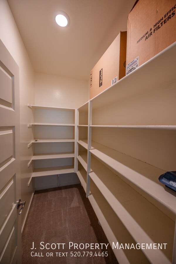 Building Photo - 1270 Carlsbad Dr
